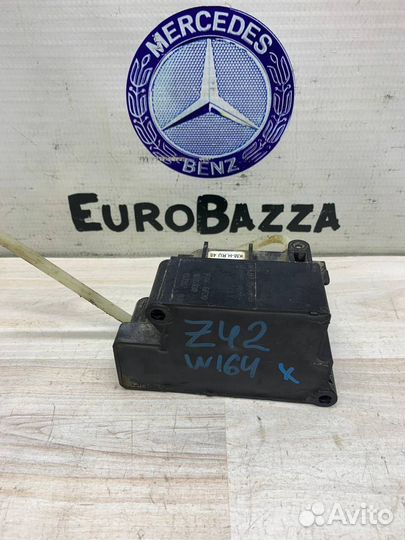Блок клапанов пневмоподвески Mercedes W164