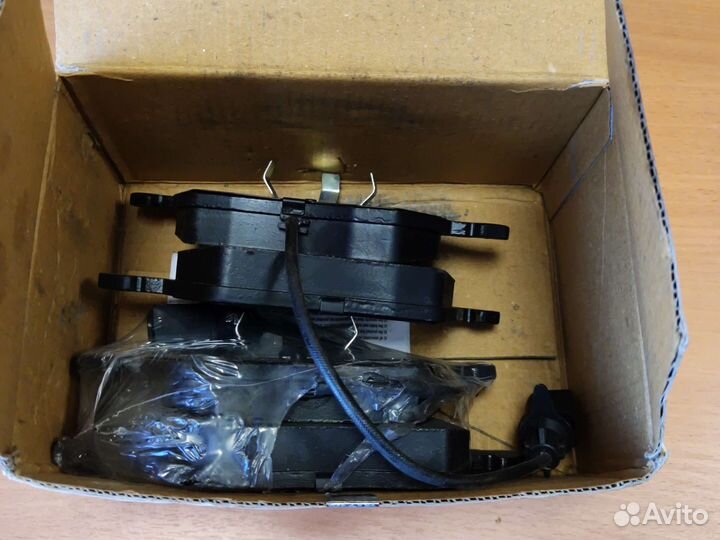 Тормозные колодки передние