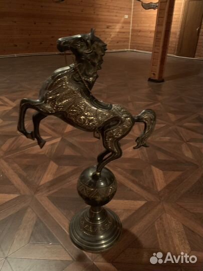 Конь для интерьера