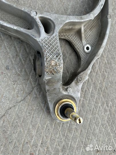 Рычаг передний правый dodge ram 5gen 68261620