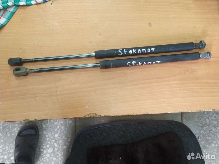 Амортизатор капота Santa Fe 1