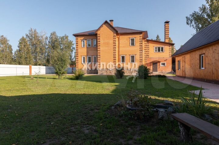 Коттедж 530 м² на участке 37 сот.