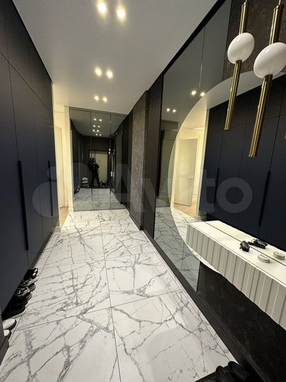 3-к. квартира, 85 м², 1/9 эт.