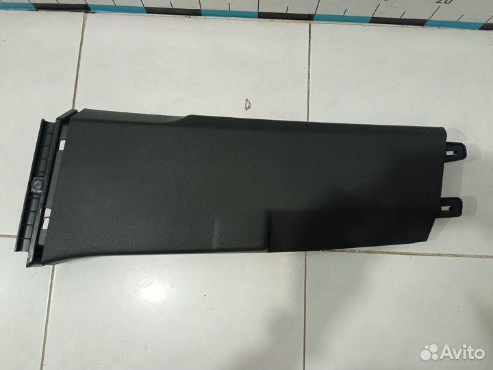 Обшивка стойки центральной левой VW tiguan 2