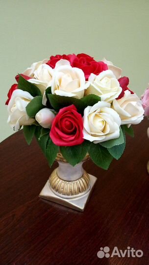 Букет из роз в вазе, в коробке