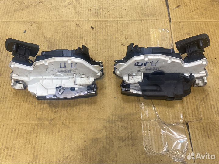 Замок двери передний Volkswagen Polo 2011 2015 год