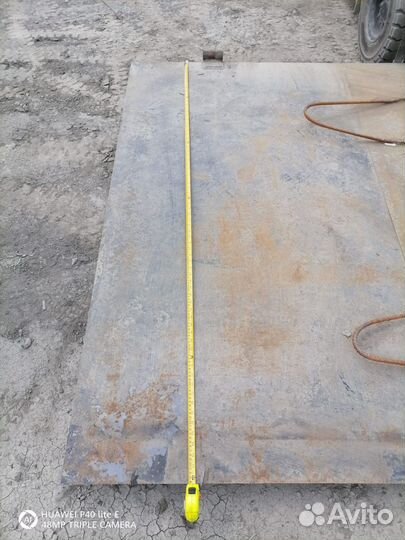 Ворота металлические,распашные. Встроена калитка