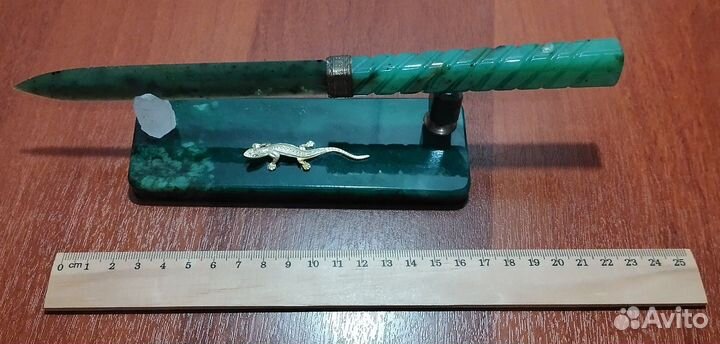 Каменный нож (нефрит)