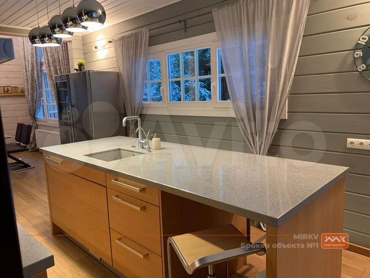 Дом 333 м² на участке 32 сот.