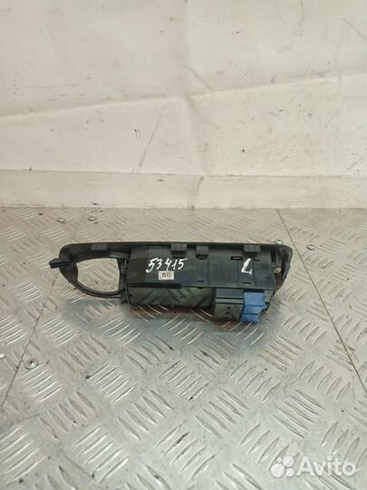 Блок управления стеклоподъемниками передней левой