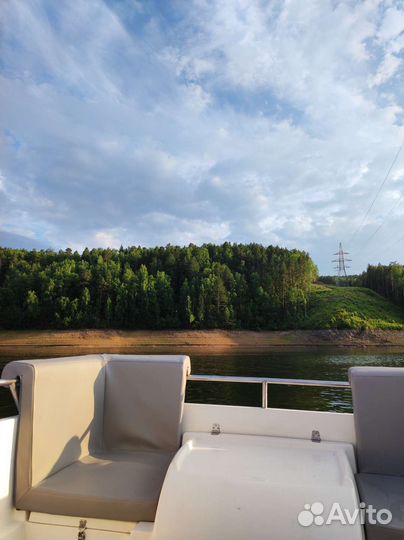 Прогулки на катере по Красноярскому морю