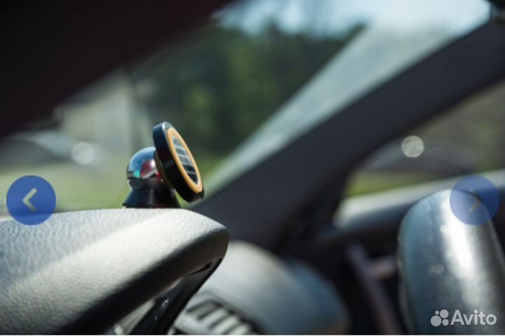 Универсальный магнитный держатель смартфона в авто