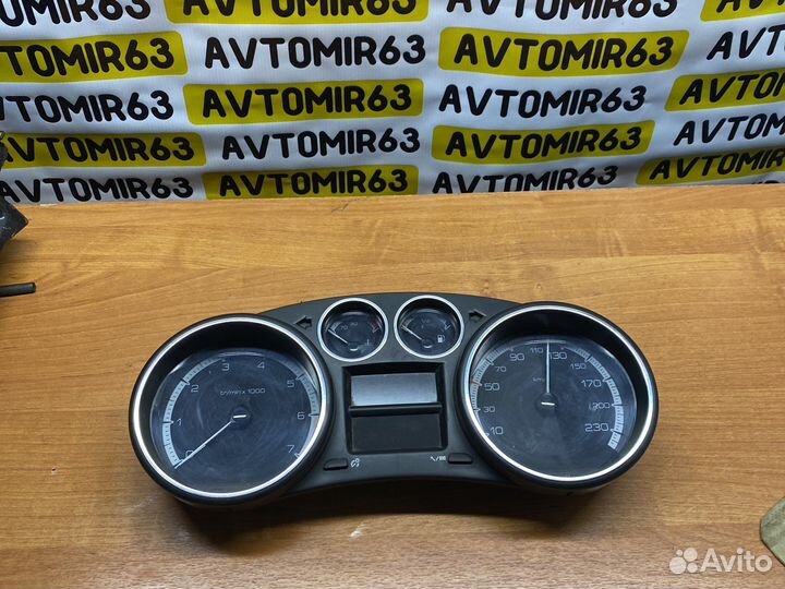 Peugeot 408 1.6 МКПП панель приборов