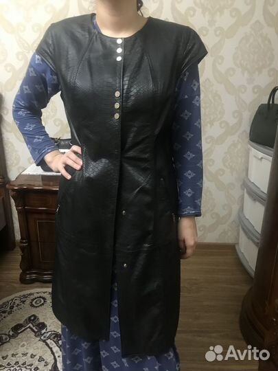 Продам безрукавку кожаную