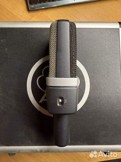 Студийный микрофон AKG C214