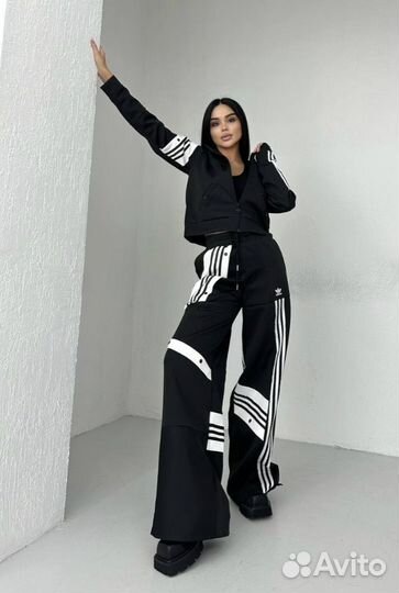 Спортивный костюм женский