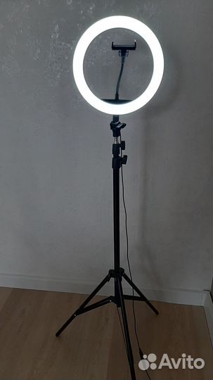Кольцевая лампа со штативом