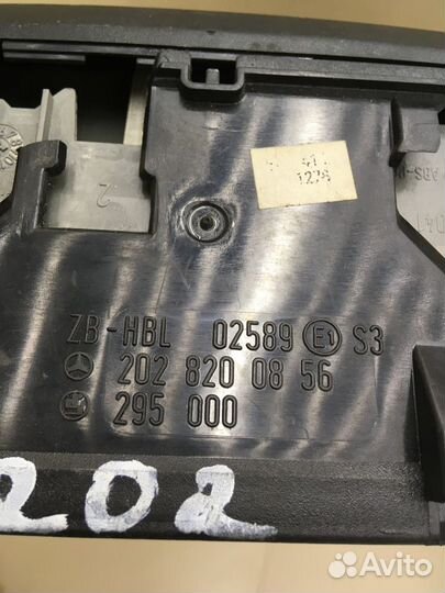 Стоп сигнал дополнительный Mercedes W202