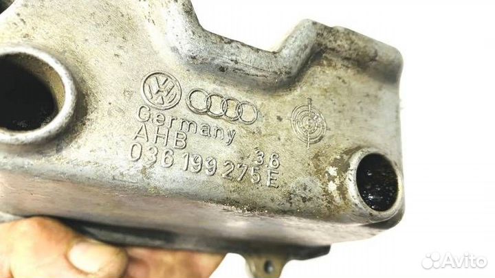 Кронштейн двигателя правый Volkswagen Bora седан