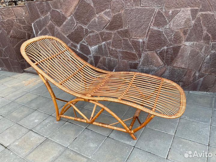 Шезлонг из натурального ротанга