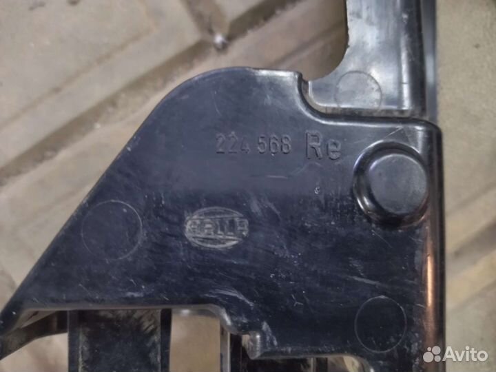 Кронштейн фары правой X5 E53