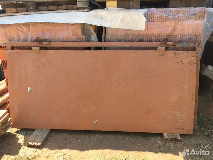 Железная дверь