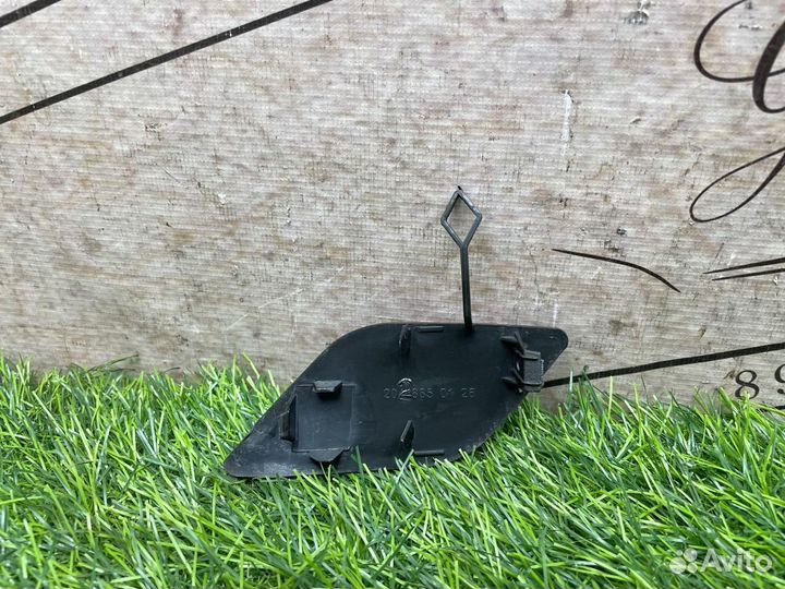 Заглушка бампера передняя