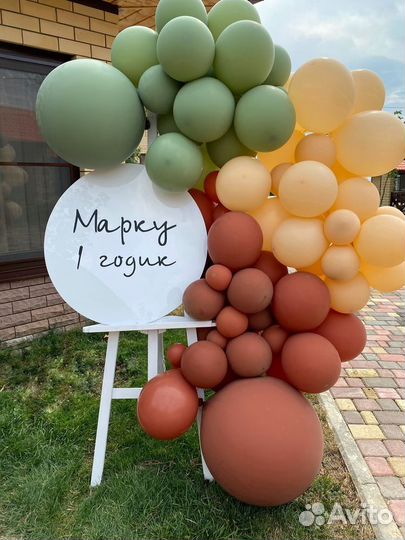 Фотозона с мольбертом