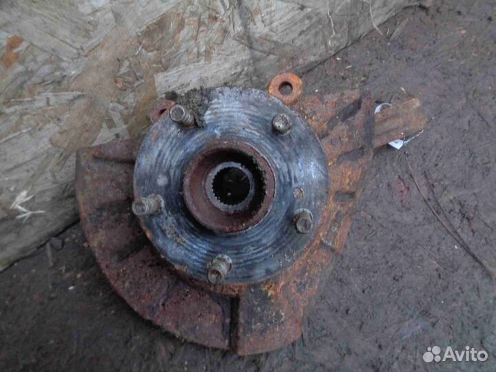 Кулак поворотный правый Suzuki Grand Vitara 2 JT