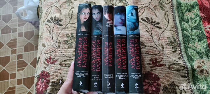 Академия вампиров, Райчел Мид