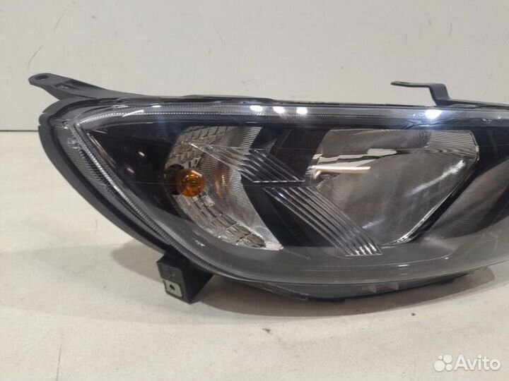 Фара правая LADA Granta 2019