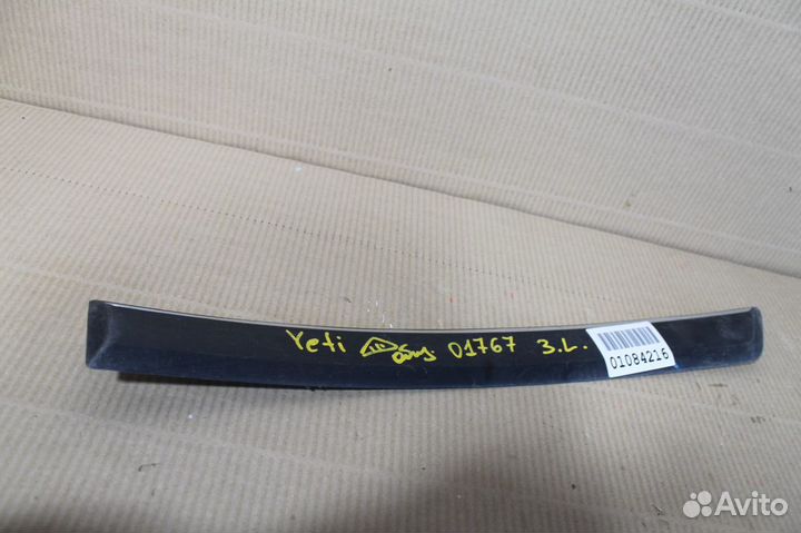 Молдинг двери левый задний Skoda Yeti 2009-2018