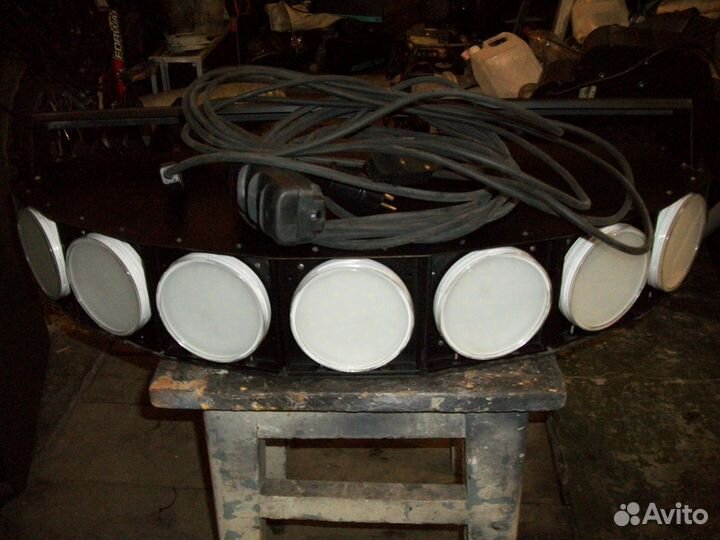 Светодиодный световой прибор блиндер