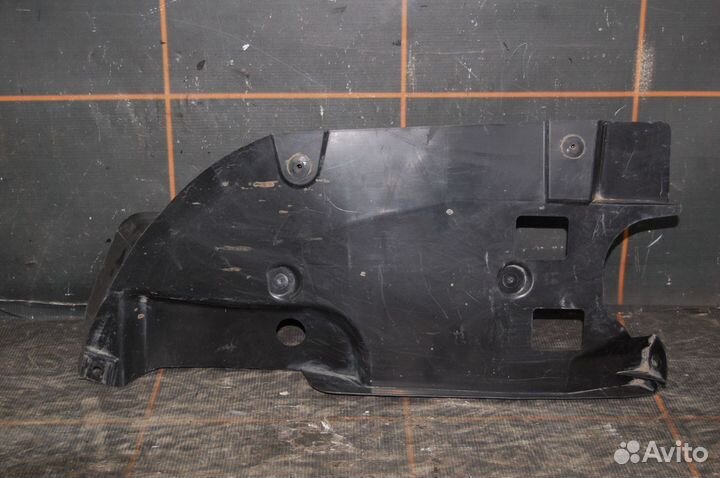 Пыльник бампера заднего правый - Lexus LX 3