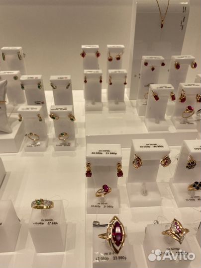 Золотые серьги с рубином новые