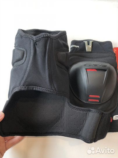 Наколенники EVS Glider