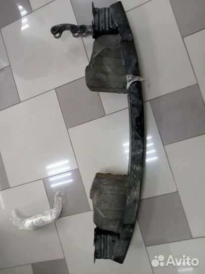 Усилитель заднего бампера Velar