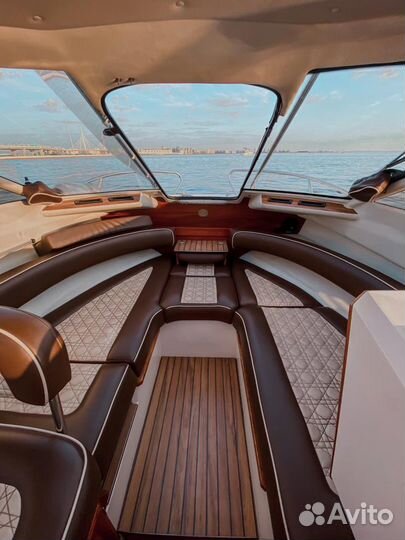 Аренда шикарного каютного катера Marino Rocca