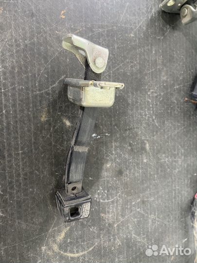 Ограничитель передней двери мицубиси асх