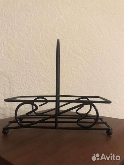 Солонка и перечница на подставке