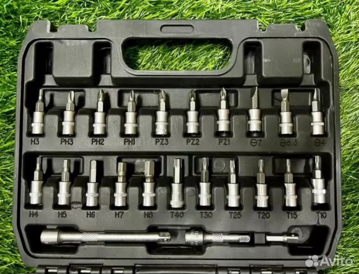 Набор инструментов для авто в чемодане