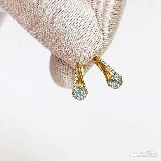 Золотые серьги с камнем