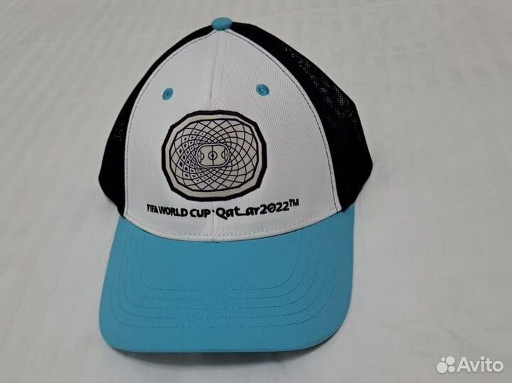 Кепки бейсболки, шарфы, футболки с Fifa 2022