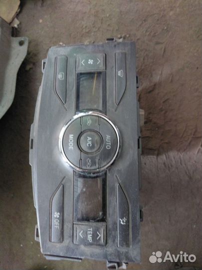 Блок управления климатом toyota corolla 141/151