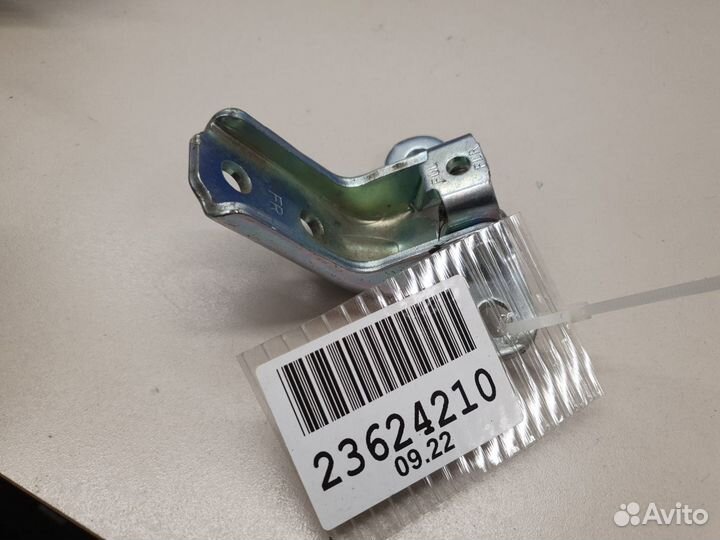 Петля двери правая KIA Mohave 2008