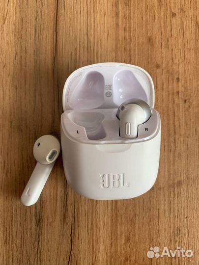 Беспроводные наушники JBL tune 225TWS. Pure bass