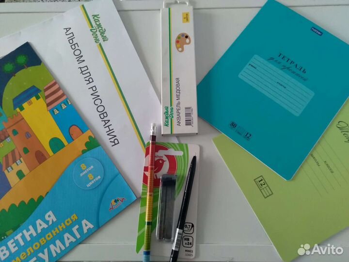 Школьные принадлежности новые