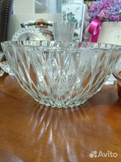 Салатик, вазочки, стопки, тортовница