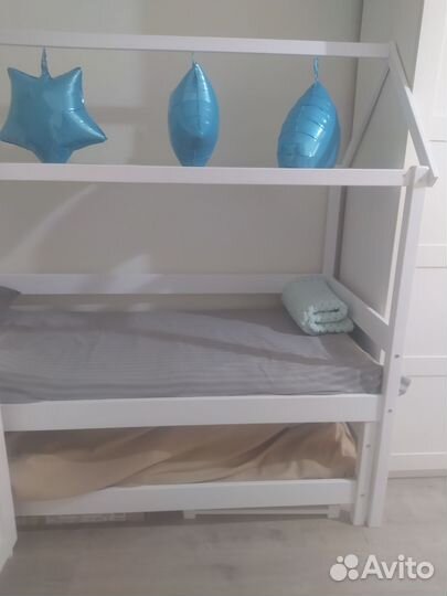 Детская кровать домик двухярусная