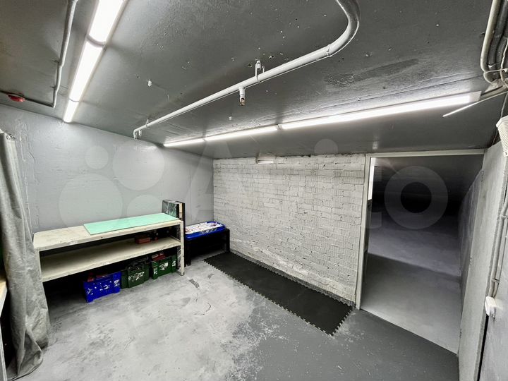 Гараж, > 30 м²